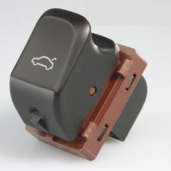 Włącznik przycisk otwierania klapy tylnej pokrywy bagażnika AUDI A4/A5/Q5